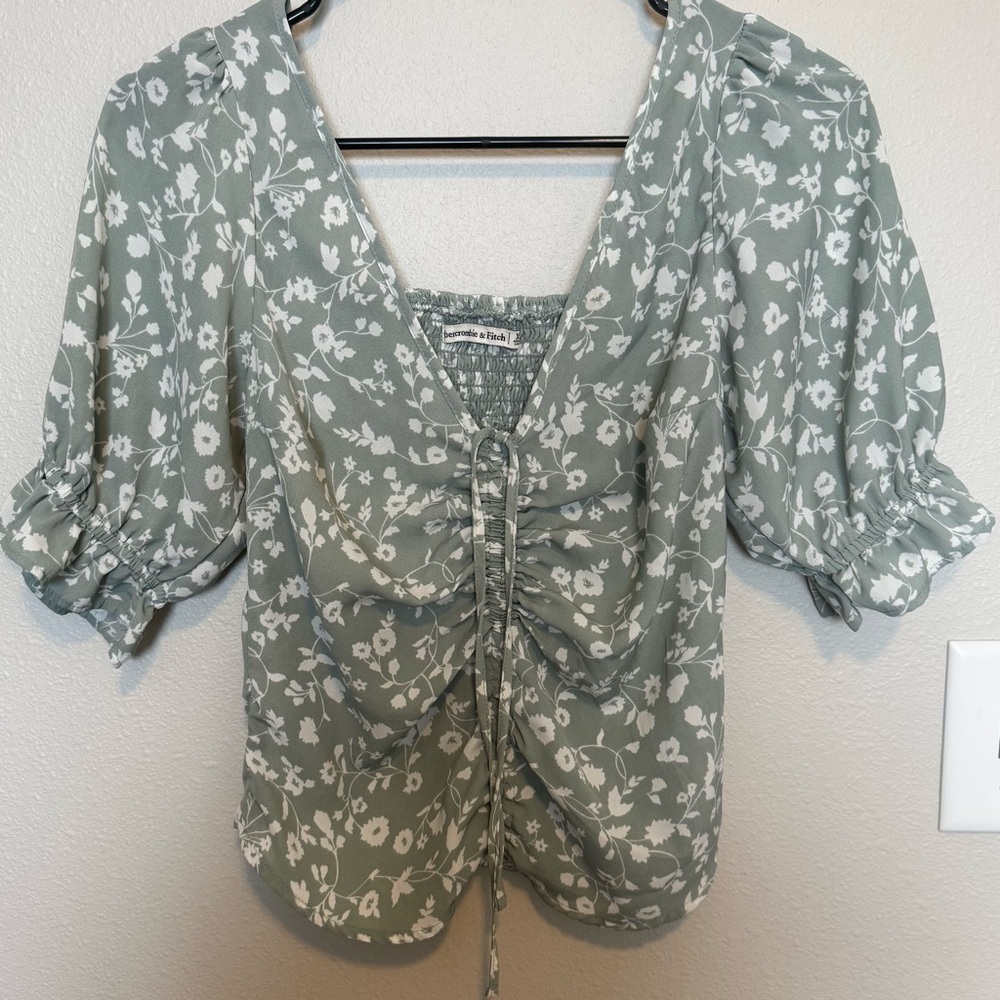 Abercrombie & Fitch Sage Floral Cinched front Blouse Size XS